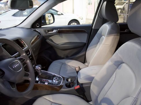 Used 2017 Audi Q5 2.0T Premium Plus w/ Technology Package image 11