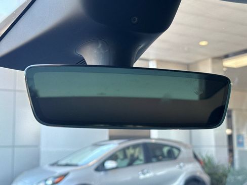 Used 2022 Tesla Model Y Long Range AWD/4WD image 25
