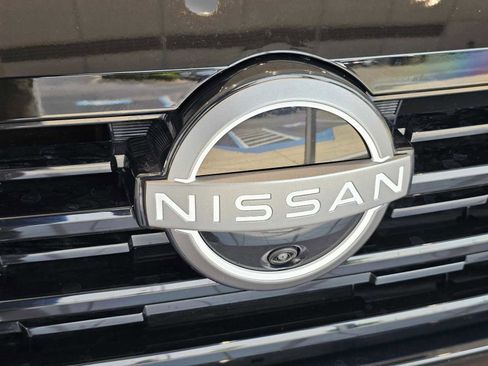 Used 2025 Nissan Kicks SR image 3