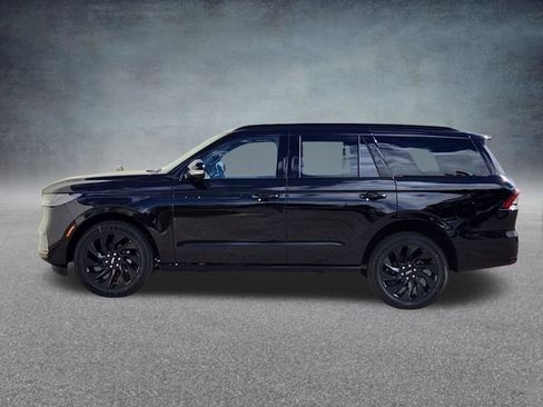New 2026 Lincoln Navigator Reserve w/ Jet Appearance Package AWD/4WD image 4