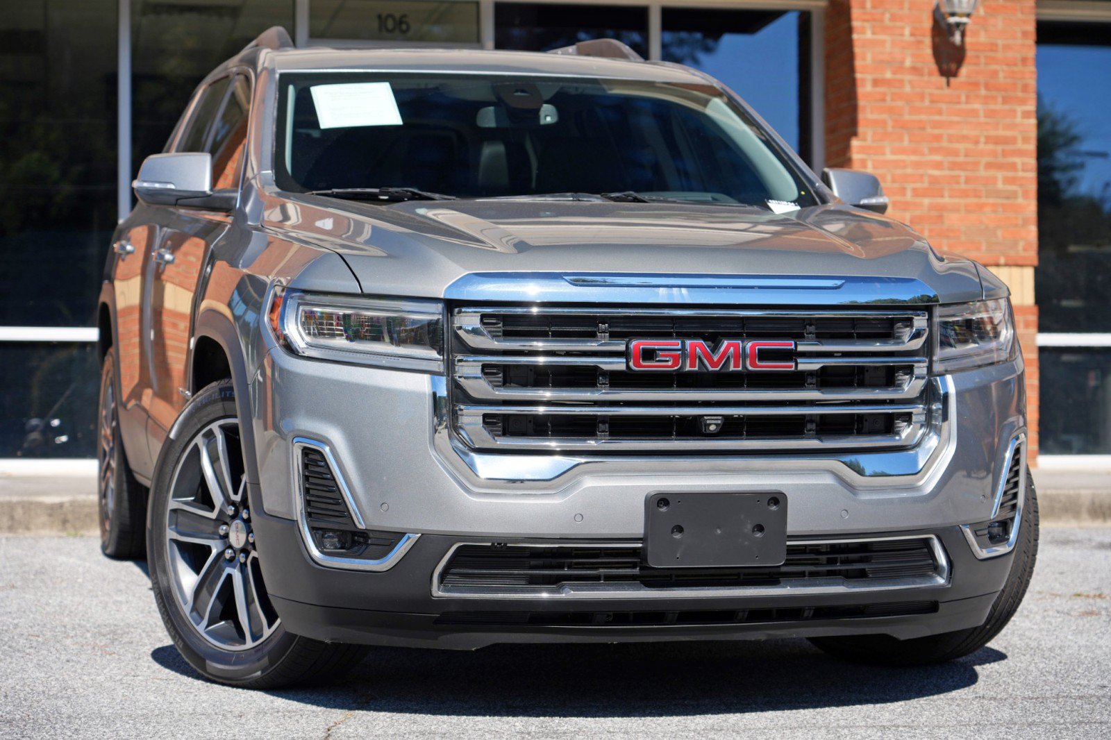 Used 2023 GMC Acadia SLT w/ Technology Package AWD/4WD image 2