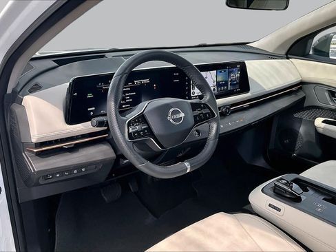 Used 2024 Nissan Ariya AWD image 17