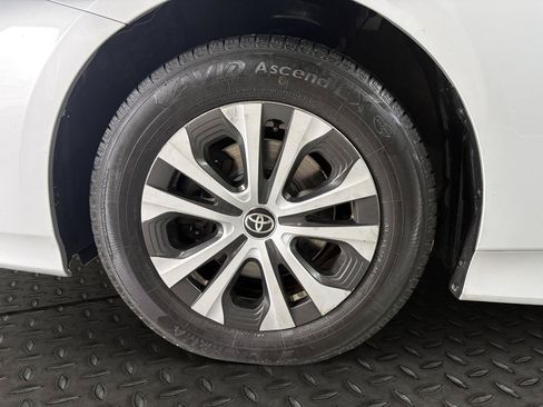 Used 2022 Toyota Prius Prime XLE FWD image 21