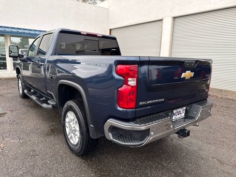 Used 2023 Chevrolet Silverado 2500 LT w/ Convenience Package image 3
