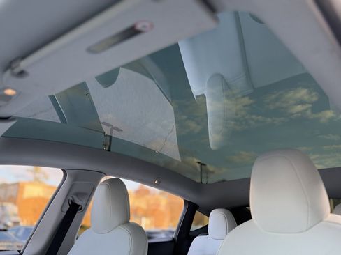 Used 2021 Tesla Model Y Long Range image 49