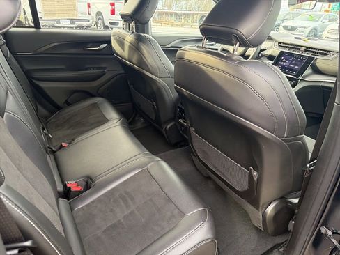 Certified 2025 Jeep Grand Cherokee Altitude image 23