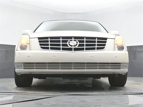 Used 2008 Cadillac DTS w/ Sun And Sound Package image 43