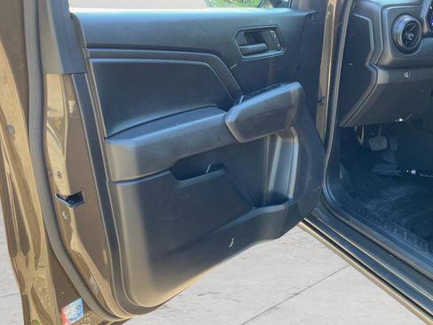 Used 2023 Chevrolet Colorado W/T image 10