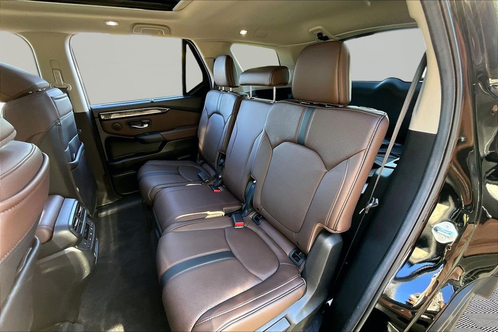 Used 2025 Honda Pilot Elite image 16