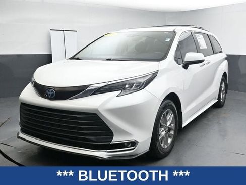Used 2024 Toyota Sienna XLE FWD image 5