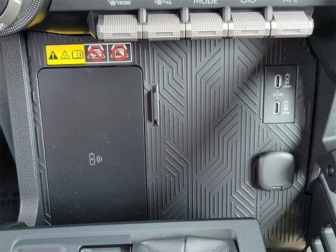 Used 2025 Toyota 4Runner Limited image 13