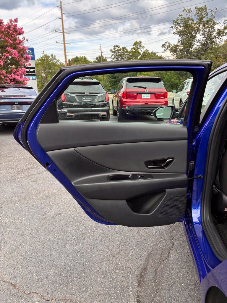 Certified 2025 Hyundai Elantra SEL FWD image 24