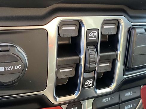 Used 2024 Jeep Wrangler Unlimited Rubicon w/ Safety Group image 15