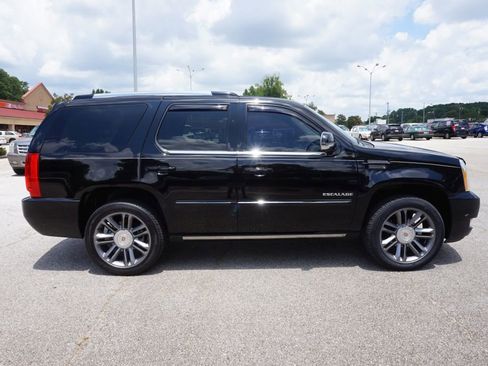 Used 2013 Cadillac Escalade Premium image 5