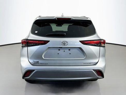 Used 2022 Toyota Highlander Platinum FWD image 6