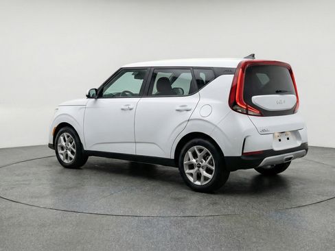 Used 2025 Kia Soul LX w/ LX Technology Package FWD image 6