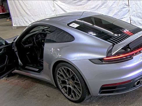 Used 2022 Porsche 911 Carrera S RWD image 3