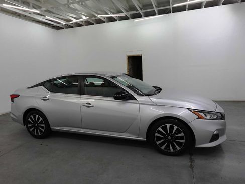 Used 2020 Nissan Altima 2.5 SR FWD image 4