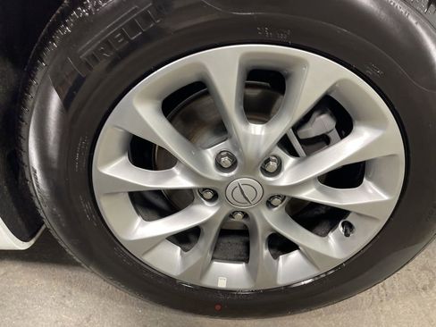 Used 2026 Chrysler Pacifica Limited FWD image 39