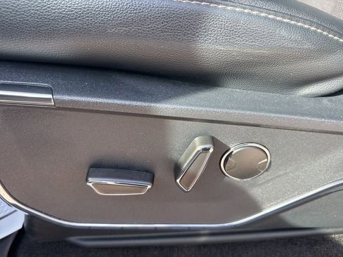 Used 2022 Ford F150 Lariat w/ Equipment Group 502A High image 8