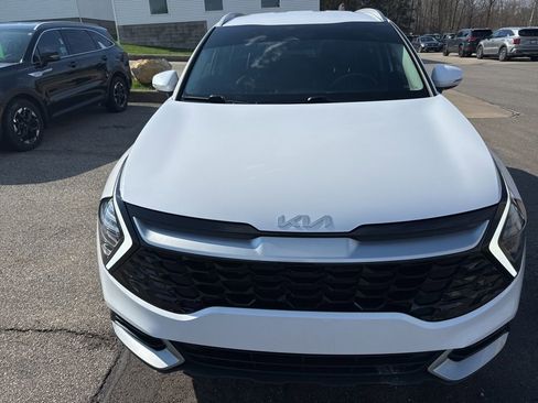Used 2025 Kia Sportage EX image 2