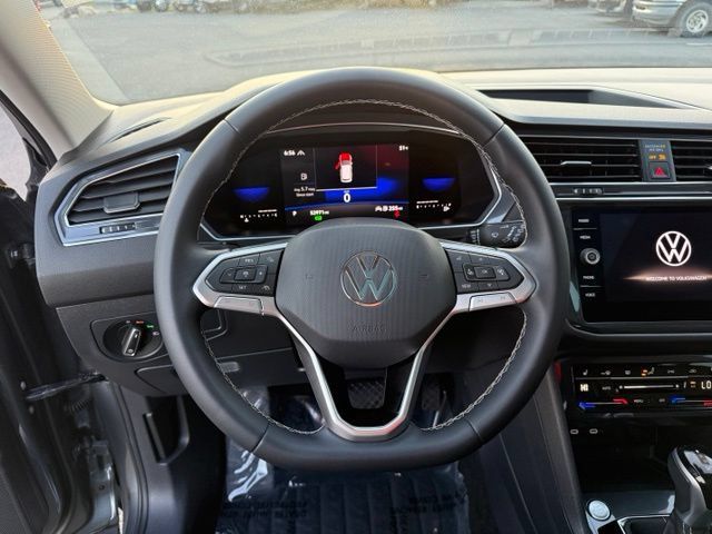 Used 2022 Volkswagen Tiguan SE AWD/4WD image 23