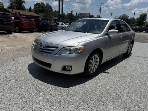 Used 2010 Toyota Camry XLE FWD image 25