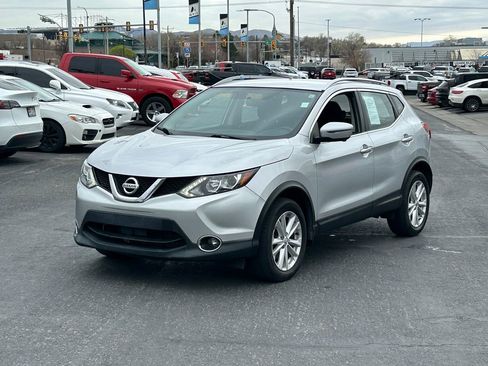 Used 2017 Nissan Rogue Sport SV w/ SV Premium Package image 9