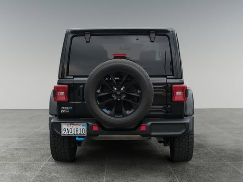 Used 2022 Jeep Wrangler Sahara w/ Cold Weather Group image 4