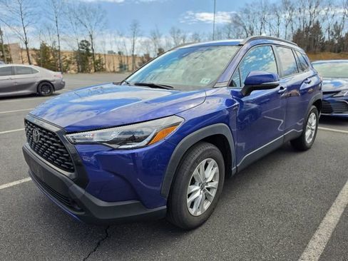 Used 2022 Toyota Corolla Cross LE image 3
