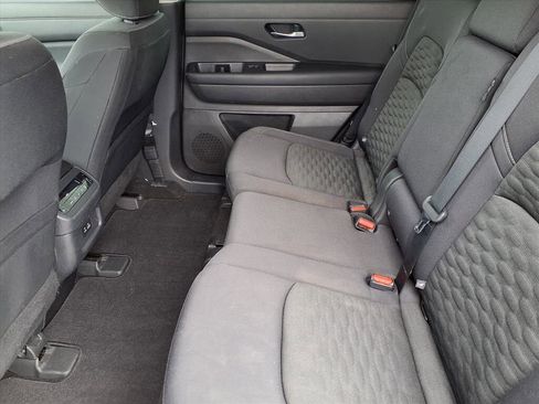 Used 2022 Nissan Pathfinder SV w/ SV Black Package image 11