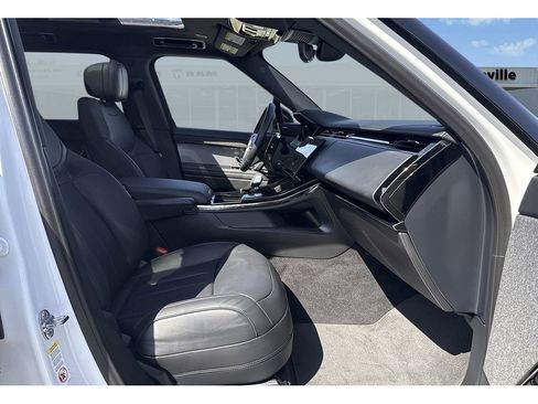 Used 2025 Land Rover Range Rover Sport SE image 40