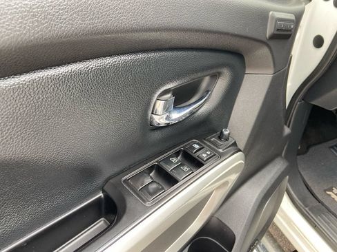 Used 2018 Nissan Titan PRO-4X w/ Pro-4x Convenience Package AWD/4WD image 11