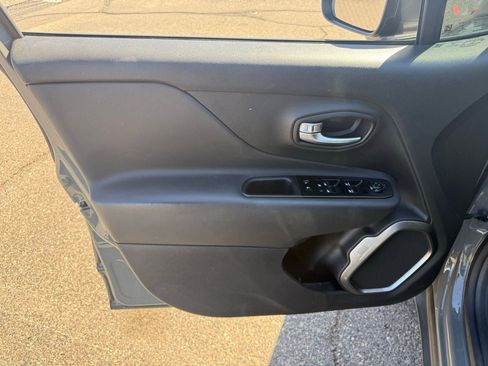 Used 2022 Jeep Renegade Latitude w/ Convenience Group image 15