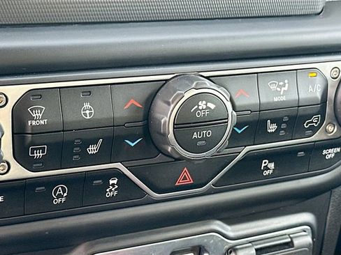 Used 2020 Jeep Wrangler Sport image 19