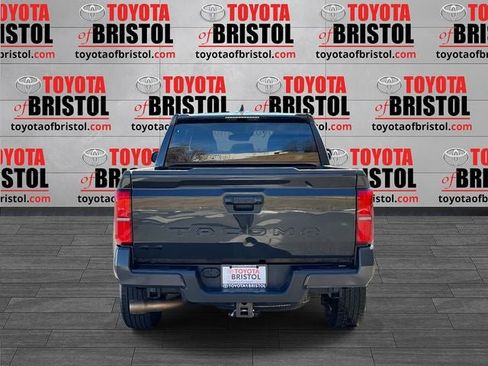Used 2024 Toyota Tacoma TRD Sport image 4
