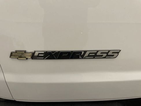 Used 2024 Chevrolet Express 2500 image 21