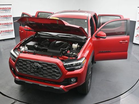 Used 2023 Toyota Tacoma TRD Off-Road w/ TRD Premium Off Road Package AWD/4WD image 40