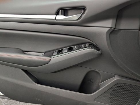 Used 2025 Nissan Altima 2.5 SR image 13