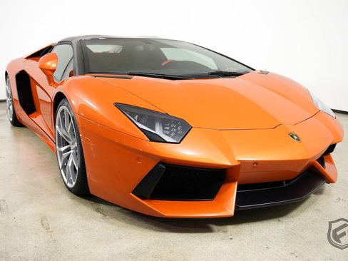Used 2014 Lamborghini Aventador LP 700-4 image 2