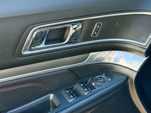 Used 2018 Ford Explorer Sport image 17
