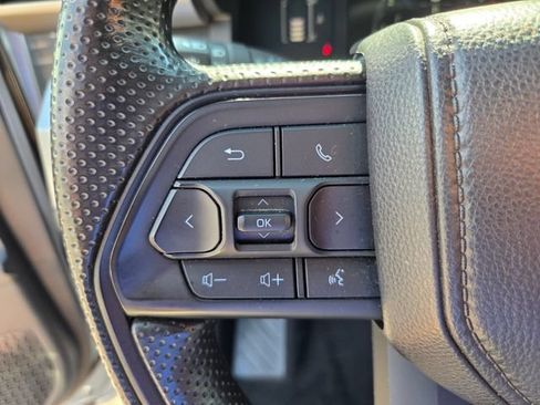 Used 2025 Toyota Tacoma SR5 AWD/4WD image 37