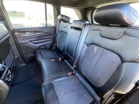 Used 2023 Jeep Grand Cherokee Altitude image 14