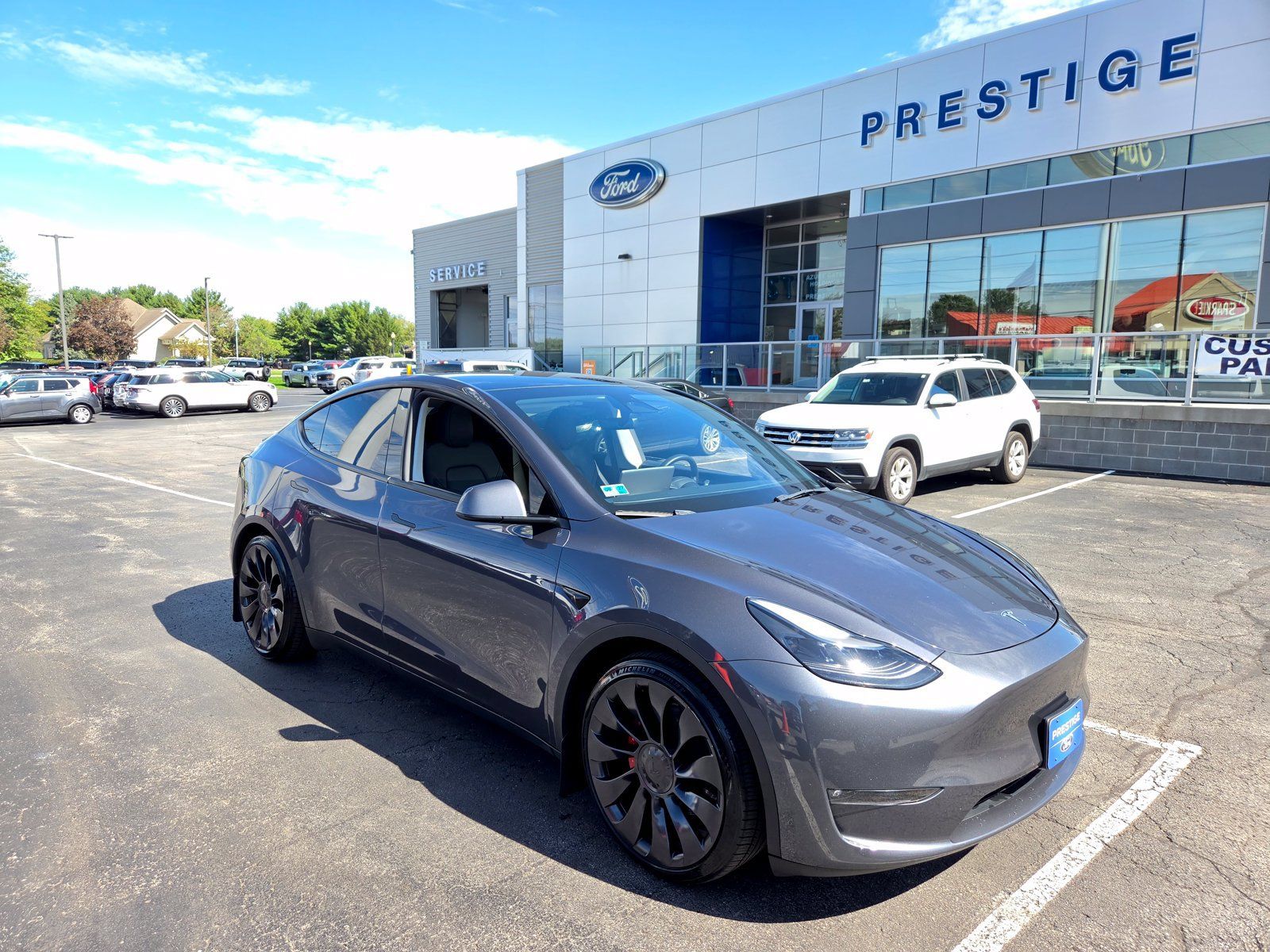 Used 2023 Tesla Model Y Performance AWD/4WD image 1