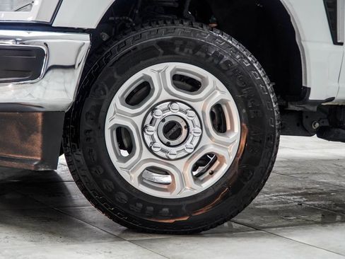 Used 2025 Ford F250 XLT AWD/4WD image 3