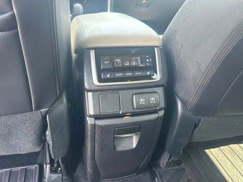 Used 2019 Subaru Ascent Limited w/ Popular Package #3 AWD/4WD image 25
