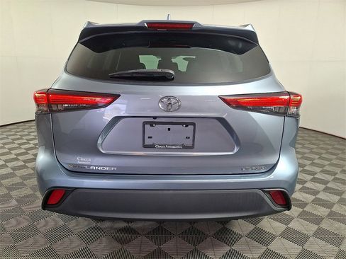 Used 2020 Toyota Highlander LE image 9