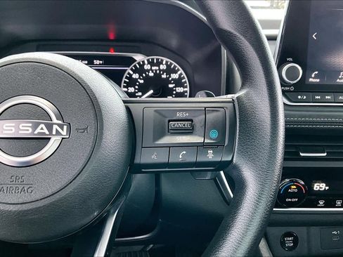 Used 2024 Nissan Rogue SV image 25