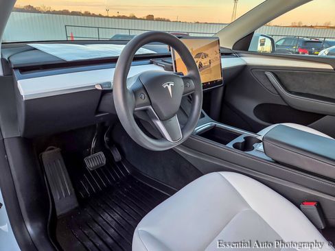 Used 2023 Tesla Model Y Long Range image 11
