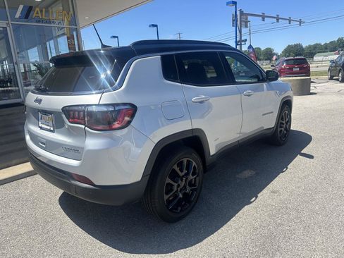 Used 2025 Jeep Compass Limited AWD/4WD image 12